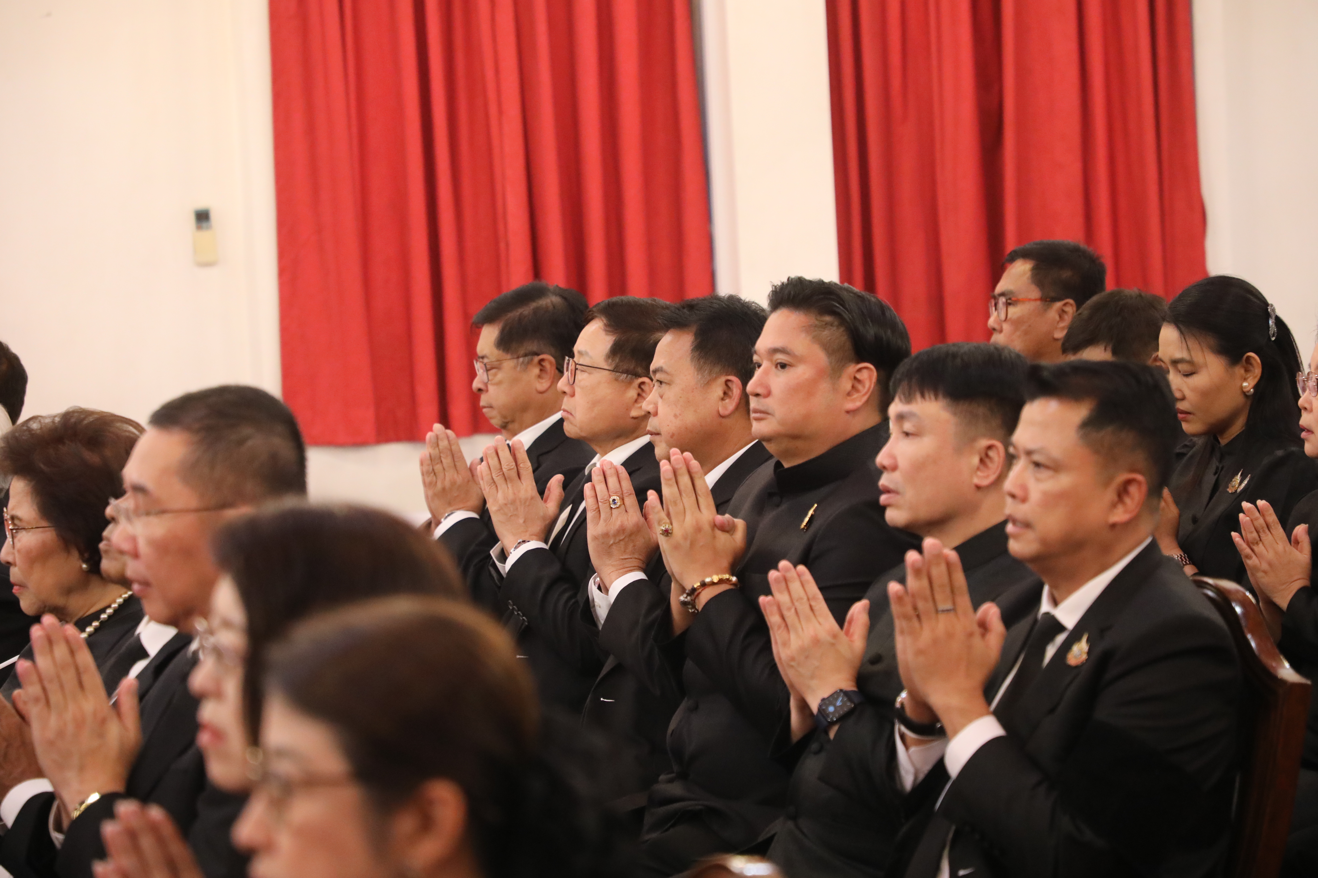 title - ส.ป.ก. ร่วมอาลัย เข้าร่วมงานสวดพระอภิธรรม นายจรัลธาดา กรรณสูต องคมนตรี อดีตปลัดกระทรวงเกษตรและสหกรณ์